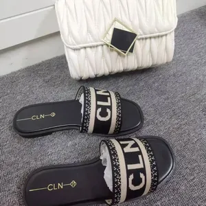 Summer flat slippers women wear non-slip fashion all-in-one women's shoes thick soled beach sandals women wholesale stock