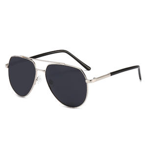 Gafas de Sol de Metal de Doble Puente para Hombre de Alta Gama, Nuevo Estilo de Verano, Lentes Polarizadas Negras, Suministro de Fábrica al por Mayor - Product Image 1