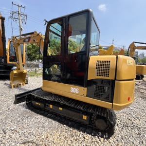 Mini Escavatore Cingolato Usato CAT 306 da 6 Tonnellate in Buone Condizioni con Motore e Pompa Idraulica Originali CAT Disponibile per Lavori di Paesaggistica Comunale - Product Image 6