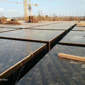 Plantilla negra de hormigón fundido en el lugar, venta al por mayor, tablero de madera contrachapada laminada de álamo, <span class=keywords><strong>melamina</strong></span> E1 impermeable 10X más duradera - Product Image 3