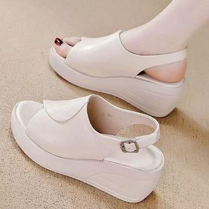 Nuevas Sandalias Casuales de Verano para Mujer con Parte Superior de Cuero Artificial y Suelas Gruesas - Product Image 5