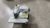 Machine à coudre à point invisible