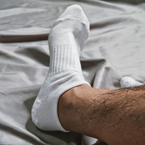 Chaussettes de couleur unie à <span class=keywords><strong>taille</strong></span> mince pour hommes, chaussettes blanches absorbant la sueur, printemps et été - Product Image 2