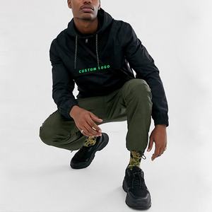 เสื้อแจ็คเก็ตกันลมแบบมีซิปครึ่งตัว ผ้าโพลีเอสเตอร์กันน้ำ สไตล์สตรีทแวร์ สีดำ สำหรับผู้ชาย - Product Image 2