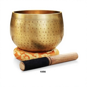 Bol chantant martelé doré Anneau tibétain Gong Méditation Bol chantant Ensemble de coussins maillet - Product Image 1