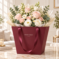 Sacs à fleurs en papier bordeaux avec logo personnalisé et poignées en ruban de satin pour fleuristes, boutiques, mariages, événements, emballage en gros