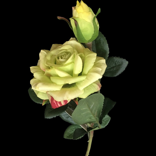 Hot Sale Handmade Artificial Real Touch Red Rose Single Stem 3 Heads Silk Roses Flowers Wedding Decor Stand Centerpieces