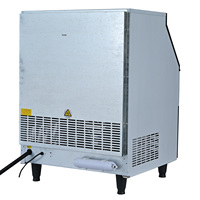 Machine à glaçons carrés 220V entièrement automatique 100kg à refroidissement par air avec compresseur, pompe à eau et PLC pour usage commercial