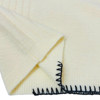 Pull en maille côtelée verticale pour femme, col rond, détails de couture contrastés sur les épaules, manches longues à revers côtelés, haut en maille