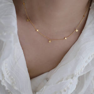 <span class=keywords><strong>Collana</strong></span> Semplice <span class=keywords><strong>con</strong></span> Iniziale e Piccole Stelle in Acciaio Inossidabile Placcato Oro 18K Impermeabile, Gioielli alla Moda all'Ingrosso - Product Image 5