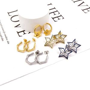 Pendientes de Aro con Diseño Geométrico Simple, Chapados en Oro de 18k, Resistentes al Deslustre, con Circonitas en Forma de Estrella, para Mujer, Regalo Ideal - Product Image 1