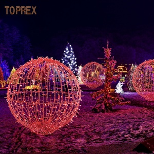 Sphère 3D de Noël pour l'extérieur Boule éclairée en PVC RVB/Blanc/Rouge LED à changement de couleur avec cadre en métal - Product Image 1