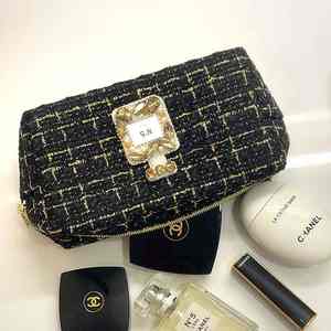 Pochette en PVC en forme de nuage pour soins de la peau et stockage de rouge à lèvres - Product Image 1