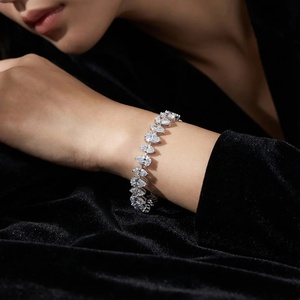 สร้อยข้อมือเพชรทรงลูกแพร์และทรงมาร์คีส์ - ทอง 9k, 14k, 18k - Product Image 2