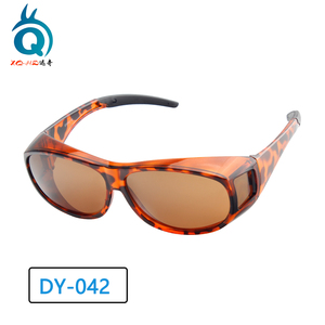<span class=keywords><strong>Gafas</strong></span> <span class=keywords><strong>de</strong></span> Sol Polarizadas Antiexplosión Envolventes Negras Modernas <span class=keywords><strong>para</strong></span> Usar Sobre <span class=keywords><strong>Gafas</strong></span> Graduadas - Product Image 5