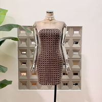 Robe de soirée moulante sans bretelles en strass, style luxe léger, avec effet push-up aux hanches
