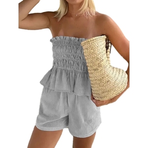 Ensemble deux pièces décontracté et élégant pour femme : haut simple à bordure en bois et short rayé - Product Image 5