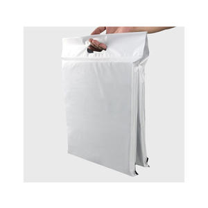 Sobres de Polietileno Ligeros con Cierre Seguro, Perfectos para Envíos, Protegen los Artículos y las Tareas de Empaque Diario - Product Image 3