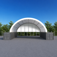 Abri de stockage en acier et PVC de 40' de large x 38' de long avec mur d'extrémité semi-rigide et structure en tissu