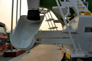 Camión mezclador <span class=keywords><strong>de</strong></span> concreto usado barato Sinotruck Howo en venta - Product Image 6