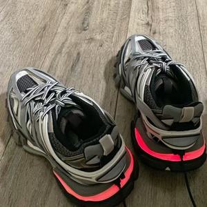 Chaussures de course luxueuses, respirantes et confortables. LED Marque bien connue. Chaussures pour hommes à la mode - Product Image 4