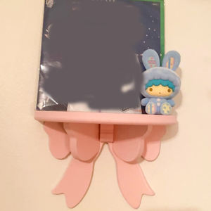 ชั้นวางของติดผนังลายโบว์ ดีไซน์สวยงาม แข็งแรง ทนทาน ทำจากไม้ - Product Image 2