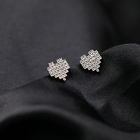 Boucles d'oreilles clous en argent sterling 925, motif cœur pixel, entièrement pavées de moissanite, pour femme, bijoux de fiançailles et de Saint-Valentin