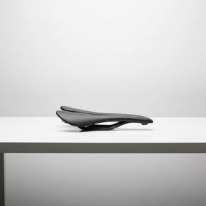 Selle de vélo ergonomique en feutre carbone 3K, épaisseur 5 mm, design creux respirant, légère pour vélos de route, VTT et course - Product Image 2