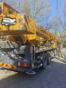 Grue sur camion d'occasion XCM-G 25 tonnes QY25K5C-2 de 2020, flèche à 5 sections (longueur 40 m), boîte de vitesses et moteur inclus, sans renfort de soudure, quatre roues motrices - Product Image 3