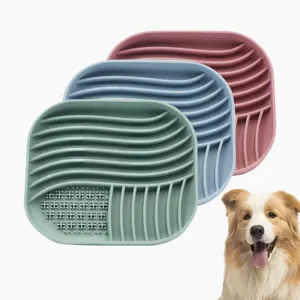 Özel Logo köpek yavaş besleyici anksiyete kabartma yalama ped Pet Lick Mat silikon köpek Lick Mat Pad yavaş besleyici köpek kase