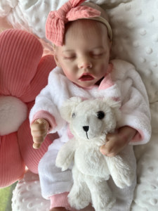 Vente en gros de poupées reborn en vinyle et silicone réalistes de haute qualité, poupées bébés filles mignonnes, soldes de liquidation - Product Image 5