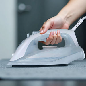 0,21L Capaciteit 1200W Keramische Coating Anti-Kalk Mini Economisch Draagbaar Verticaal Stoomstrijkijzer - Product Image 1