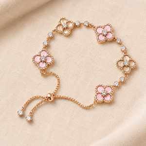 สร้อยข้อมือสแตนเลสชุบทอง 18K ลายดอกไม้สีชมพู สร้อยข้อมือแฟชั่นอเนกประสงค์ - Product Image 5