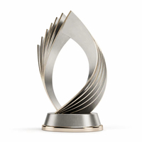 Versilberte Metallskulptur mit Geschnitzter Säule und Goldrillen-Design Personalisierte Musik-Auszeichnung für Bürodekoration Geschenk