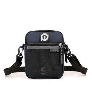 Sac bandoulière messager en nylon léger et imperméable, tendance, pour hommes et femmes, décontracté, avec une seule sangle d'épaule, idéal pour les voyages et les loisirs, avec logo. - Product Image 3