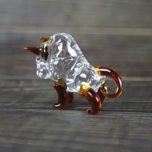 Vente en gros de tauromachie en cristal transparent Sculpture en verre bon marché d'un taureau Artisanat décoratif Animal en cristal du zodiaque chinois