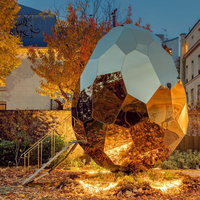 Sculpture sphérique décorative en acier inoxydable poli finition miroir pour cour de villa extérieure BLVE