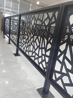 Grille de clôture murale décorative en acier inoxydable découpée au laser sur mesure, panneau de séparation galvanisé résistant à la corrosion et au vent pour villa