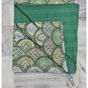 Drap de lit matelassé Kantha fait main, imprimé au bloc, design indien bohème unique, décoration d'été pour la maison, fabriqué à partir de vêtements recyclés - Product Image 5