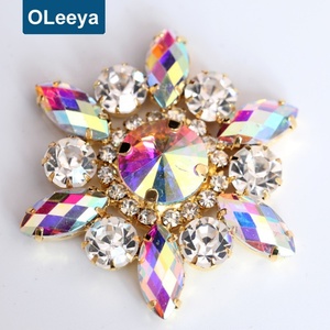 Corsages en strass à coudre en gros avec base argentée, appliques à coudre pour vêtements et robes - Product Image 4
