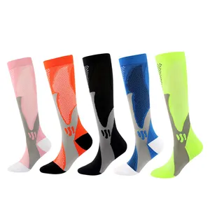 Vente en gros de chaussettes compressées élastiques pour la course à pied, le cyclisme et le sport, chaussettes de football au genou pour l'escalade pour hommes