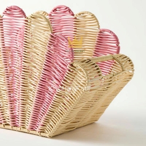 Panier de rangement pour enfant en rotin naturel fait main, coquille festonnée rose adorable, pour ranger les jouets et décorer la chambre d'enfant. - Product Image 2
