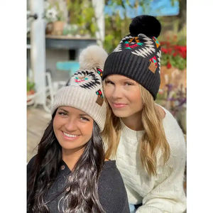 Berretto invernale a coste da donna incrociato con pompon lavorato a maglia a trecce morbido cappello caldo Jacquard lavorato a maglia Aztec Beanie - Product Image 6