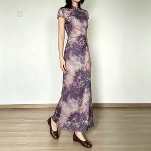 Nouvelle robe longue maxi moulante à imprimé floral violet de style chinois, col Cheongsam, pour femme, rétro, élégante, vintage, avec fente latérale - Product Image 3