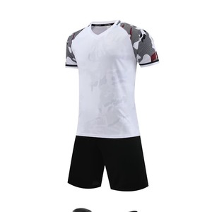Felpe da <span class=keywords><strong>uomo</strong></span> personalizzate all'ingrosso Set uniforme da <span class=keywords><strong>calcio</strong></span> <span class=keywords><strong>pantaloncini</strong></span> da <span class=keywords><strong>calcio</strong></span> Set da allenamento abbigliamento sportivo tipo fascia di età maglia da <span class=keywords><strong>calcio</strong></span> - Product Image 1
