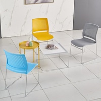 Chaises de salle à manger empilables modernes de haute qualité en plastique coloré pour cuisine café extérieur et école de fournisseur de confiance