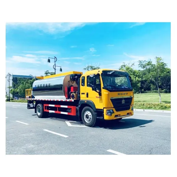 Howo 4X2 9000l Intelligente Asfalt Distributie Vrachtwagen/Asfalt Distributeur Vrachtwagen/Bitumen Sproeier Vrachtwagen 9m3 Te Koop