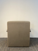 Fauteuil individuel en tissu pour salon d'hôtel et appartement, chaise rembourrée en textile, fauteuil d'appoint commercial moderne avec accoudoirs métalliques courbés