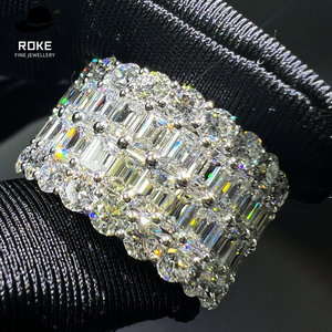 9-18K ホワイトゴールド メンズ ワイド ダイヤモンド リング、ラボグロウン エメラルドカット ダイヤモンド ラウンドカット、4本爪パヴェセッティング。 - Product Image 6