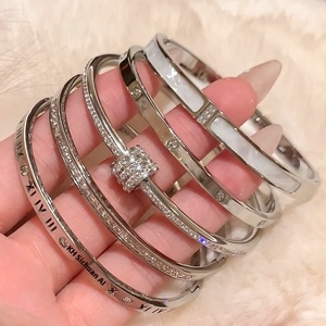 Bracelets de mode en acier inoxydable plaqué or 18 carats avec zircon électrolytique pour femmes, vente en gros - Product Image 2